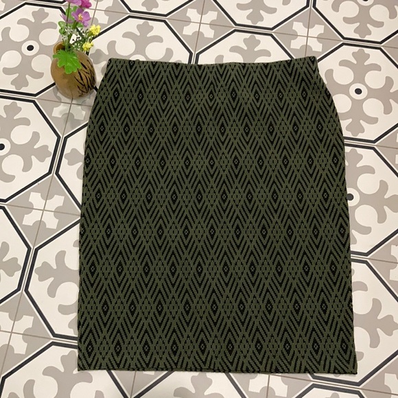 🔥50%OFF H&M Green and Black Pullup Mini Skirt SzM